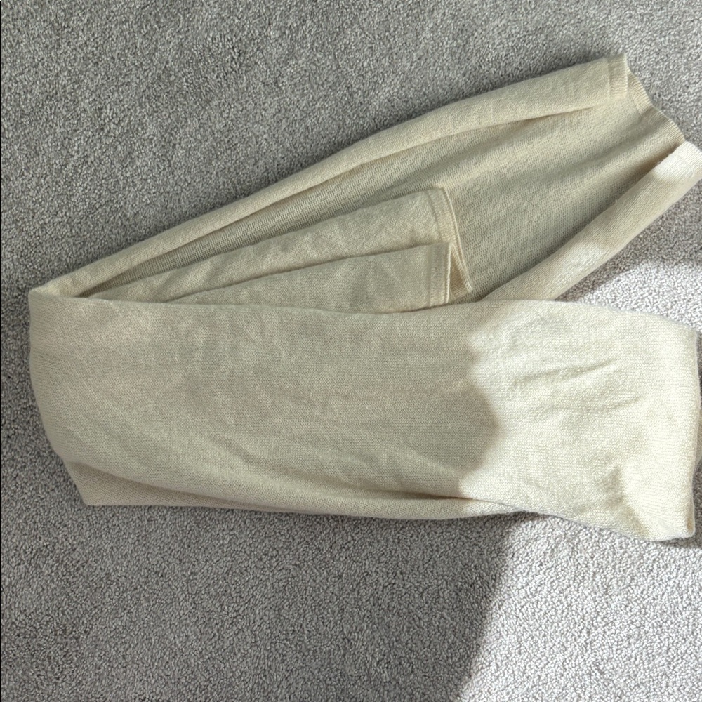 Everlane Cream Cashmere Scarf - Picture 2 of 4